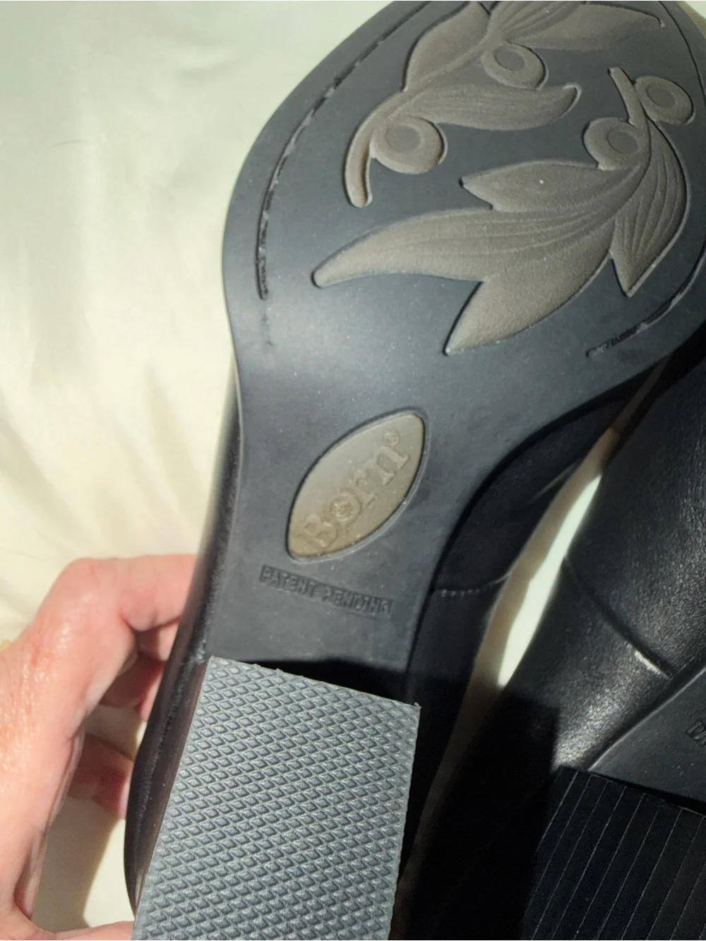 Born Black Leather Mid-Heel‎ Classic Pumps